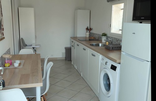 Gattieres Apartment | F1 with garden space