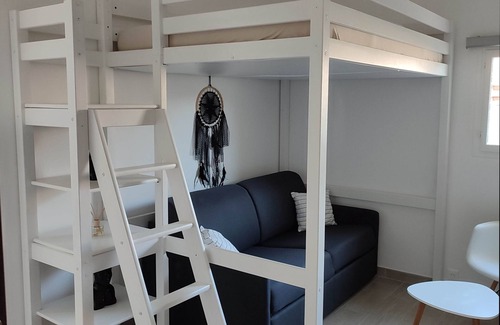 Gattieres Apartment | F1 with garden space