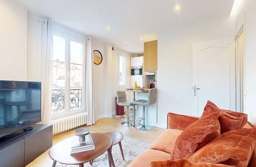 Passy Apartment | F2 views of the Efeil tower