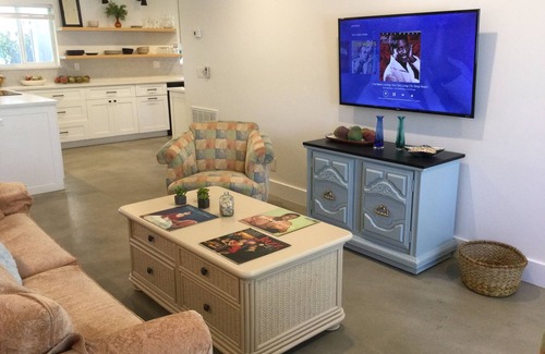 Lake Ida Shores House | Fab House w/Screen Porch and Yard. Premier Neighborhood. Walk to Downtown!