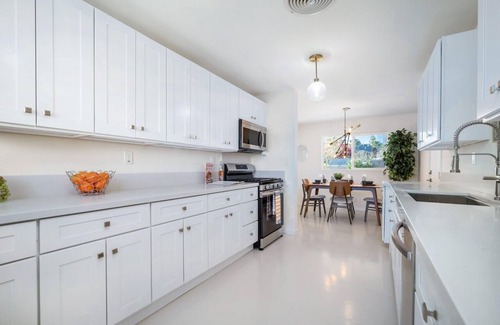Cathedral City Cove House | Fab Mid Century Cathedral Cove Pool Home with Stunning Mountain Views