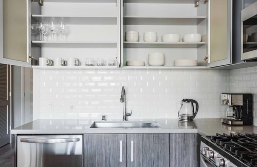Mid-Wilshire Apartment | Fab Mid-Wilshire Studio w/Gym & Roof Lounge, nr Dining, by Blueground