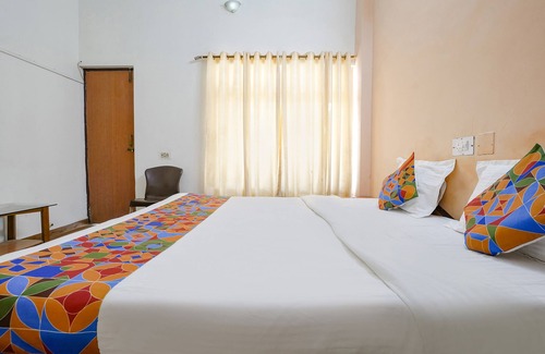 Maliwada Hotel | Fabhotel Girija