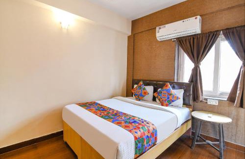 Kalighat Hotel | FabHotel Krishna I - Nr Birla Industrial & Tech Museum