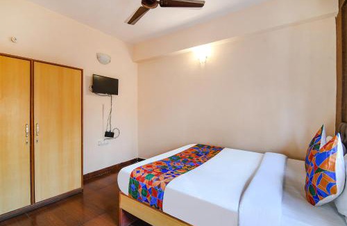 Kalighat Hotel | FabHotel Krishna I - Nr Birla Industrial & Tech Museum