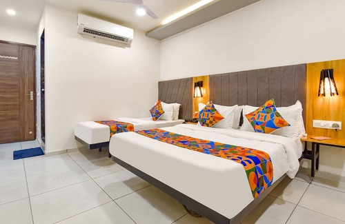 Padra Hotel | Fabhotel Royal City
