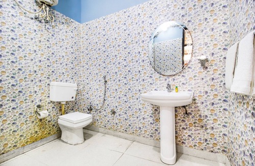 Kukatpally Housing Board Colony Hotel | Fabhotel Sri Karthikeya Grand