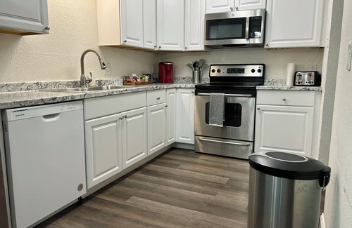 South Arlington Condo | Fabulous 2-bedroom condo in Arlington with WiFi access