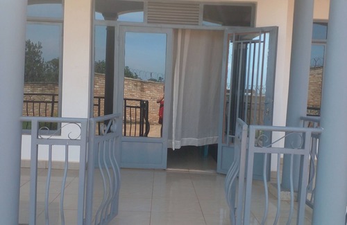 Rwamagana House | Fabulous 3-bedroom house in Kigali. Family-friendly serene home away from home.