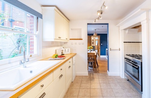 Overstrand Cottage | Fabulous FAMILY HOUSE, a short stroll from the BEACH and VILLAGE AMENITIES.