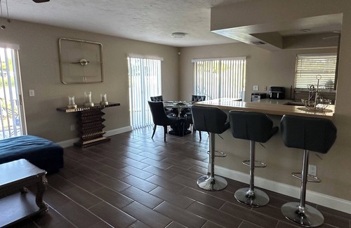 Gulf Gate Estates House | Fabulous Lake View Getaway – 2BR 2BA Home Near Siesta Key Beach! Free WiFi.