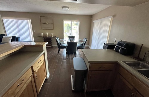 Gulf Gate Estates House | Fabulous Lake View Getaway – 2BR 2BA Home Near Siesta Key Beach! Free WiFi.