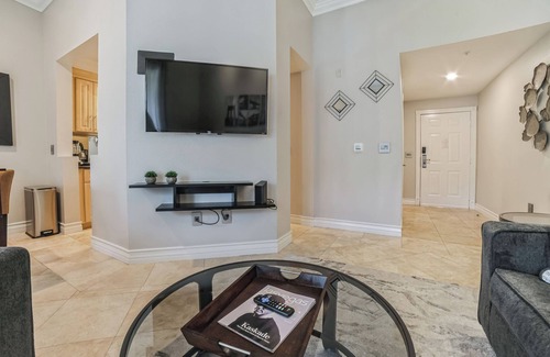 Las Vegas Condo | Fabulous Penthouse Apartment . Condo 1 block from LAS VEGAS Strip GATED!