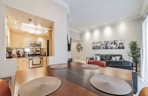 Las Vegas Condo | Fabulous Penthouse Apartment . Condo 1 block from LAS VEGAS Strip GATED!