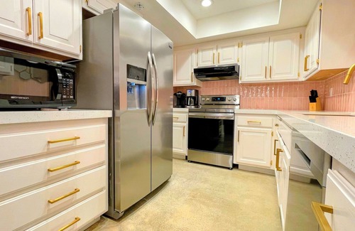 Downtown Palm Springs Condo | Fabulous place with two pools - walk to everything