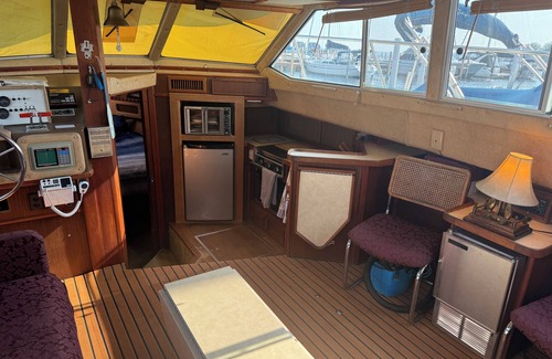 Whitehall Boat Rental | Fabulous yacht with WiFi in charming Whitehall