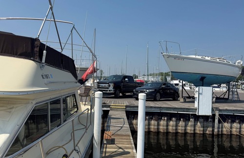 Whitehall Boat Rental | Fabulous yacht with WiFi in charming Whitehall