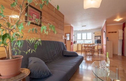 Novel Apartment | Facing the mountain