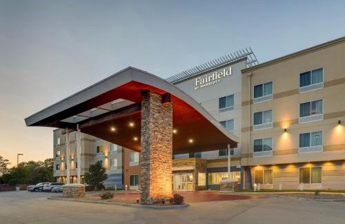 Hutchinson Hotel | Fairfield Inn and Suites Hutchinson
