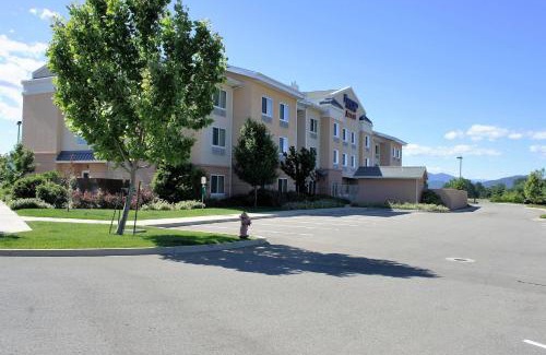 Redding Hotel | Fairfield Inn & Suites Redding