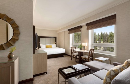 Lake Louise Hotel | Fairmont Chateau Lake Louise