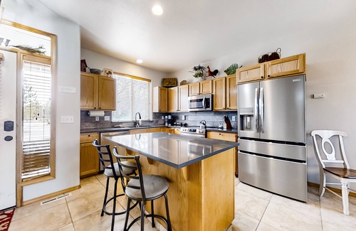 Redmond House | Fairway view townhome with private hot tub, grill, pool, & golf - dogs welcome