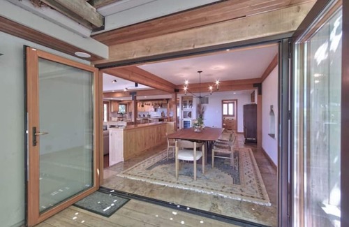 Carlton House | Fairytale escape in the heart of wine country with HOT TUB & TENNIS COURT n