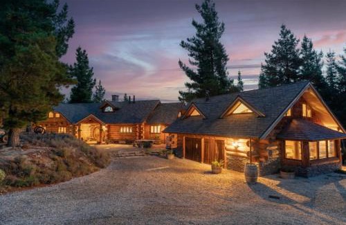 Alexandra House | Fairytale Log Cabin - Homewood Forest Retreat