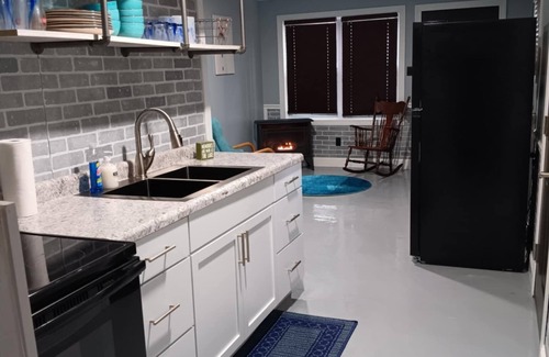 Carrollton Cottage | Fall, fireplace, fire pit @Leesville Lake 2 Private Bdrms NO Stairs