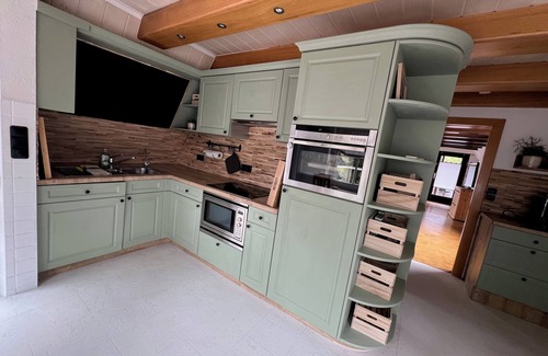 Bedekaspel House | Familienfreundliches Domizil am Großen Meer mit Stangenofen. Haustierfreundlich!