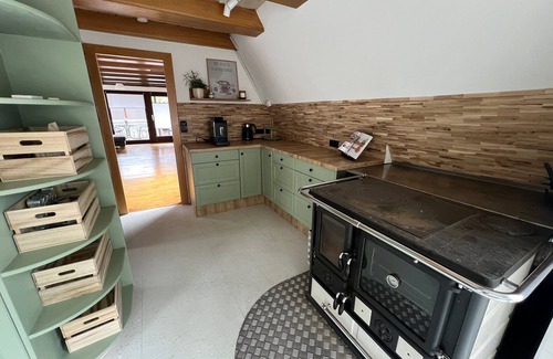 Bedekaspel House | Familienfreundliches Domizil am Großen Meer mit Stangenofen. Haustierfreundlich!