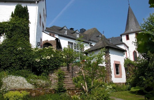 Kronenburg House | Familienzimmer, 2. Erw. + 1 Kind - Burghaus und Villa Kronenburg