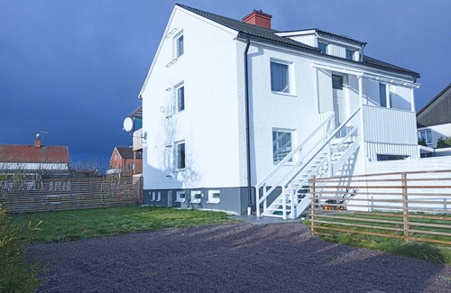 Nordostra Motala Villa | Familjevänligt och Mysigt hus vid Göta Kanalen, Nära Motala Centrum