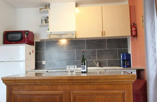 Cerences Cottage | Family and Pet-Friendly Home with Garden, Ping-Pong, and BBQ