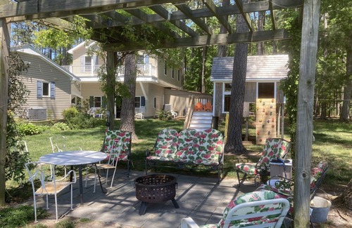 Cambridge Cottage | Family and Pet-Friendly, Waterfront with Pier