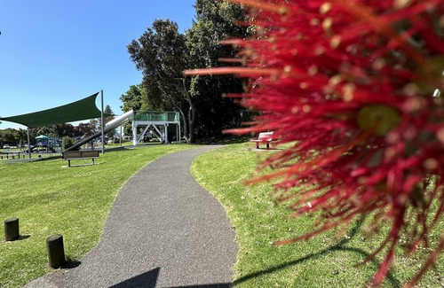 Mount Maunganui House | Family Bach close to beaches in the Heart of Downtown Mt Maunganui. Pet friendly
