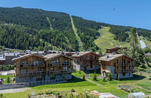 Le Praz Ski Chalet | Family Chalet with Spa Near Slopes in Courchevel Le Praz