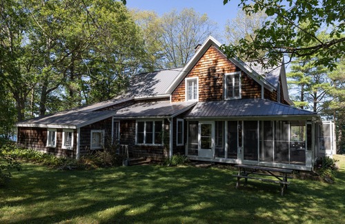 Athens Cottage | Family Cottage on Sheep Island