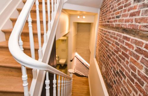 Onze-Lieve-Vrouw-ter-Sneeuw Apartment | Family duplex getaway - Perfectly positioned for city adventures