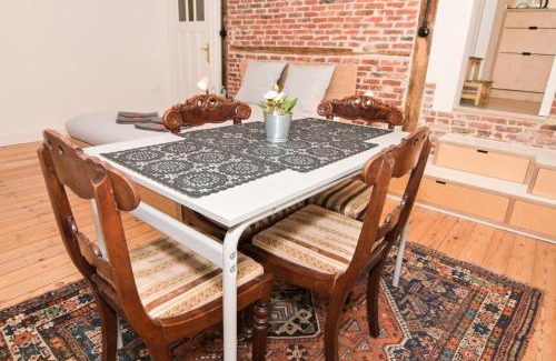 Onze-Lieve-Vrouw-ter-Sneeuw Apartment | Family duplex getaway - Perfectly positioned for city adventures