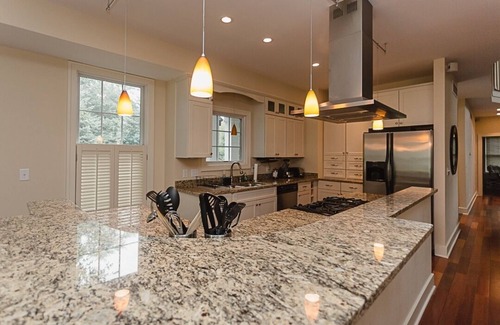 Grand Beach House | Family Estate/heated pool/short walk to beach/playground/golf/basketball/tennis