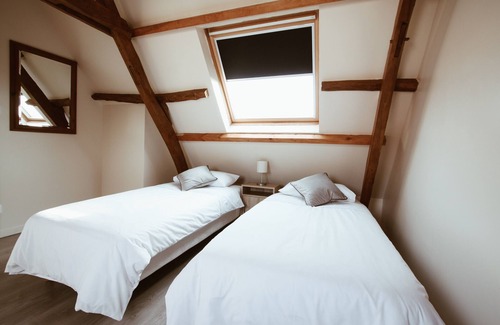 Parenty Other | Family farmhouse sleeps up to 14 guests.