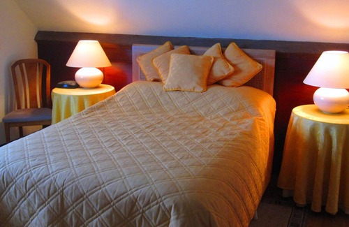 Chateauneuf-la-Foret Bed & Breakfast | Family friendly accommodation near Limoges with a swimming pool