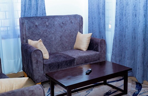 Mwananyamala House | Family-Friendly 2-bedroom house with AC and WiFi close to downtown Dar es Salaam