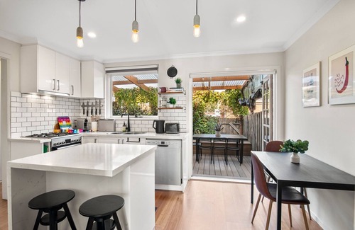 Moonee Ponds House | Family Friendly 3-Bed with Courtyard & Parking