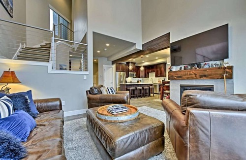 Pinebrook House | Family friendly 3 bdrm, hot tub, close to Canyons Village, interior designed