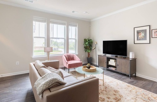 Ashburn House | Family-friendly 3BR Townhouse in Ashburn + Pets OK