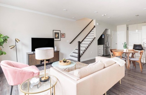 Ashburn House | Family-friendly 3BR Townhouse in Ashburn + Pets OK