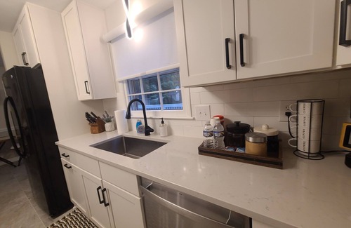 Sharon Woods House | Family Friendly 4BR 2.5 BTH Home w/games, books,parking, Vball set , Uptwn 15min