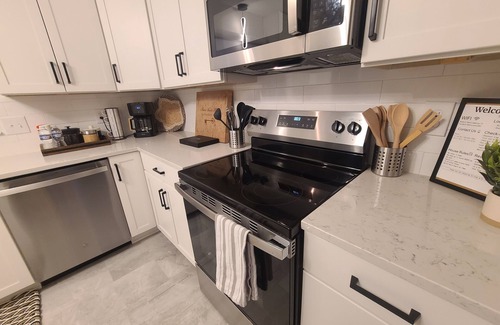 Sharon Woods House | Family Friendly 4BR 2.5 BTH Home w/games, books,parking, Vball set , Uptwn 15min